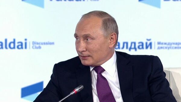 Путин в ответ на просьбу обдумать участие в выборах-2018 рассказал анекдот - Sputnik Южная Осетия