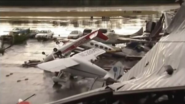 Перевернутые самолеты, машины и разрушенные здания: последствия шторма в США - Sputnik Южная Осетия