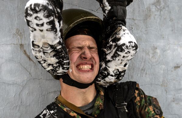 Всероссийские испытания на право ношения крапового берета среди военнослужащих внутренних войск МВД РФ - Sputnik Южная Осетия