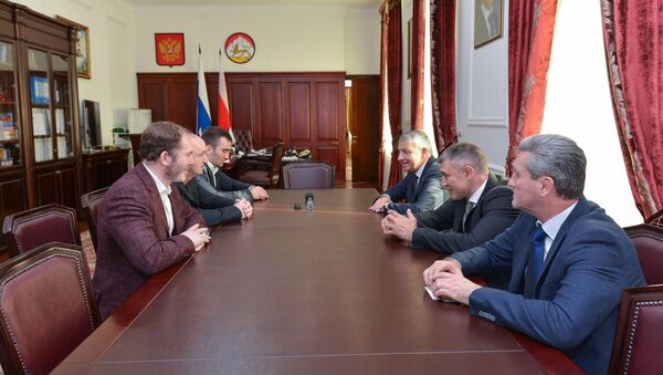 Глава Северной Осетии встретился с Муратом Гассиевым на Родине после победы - Sputnik Южная Осетия