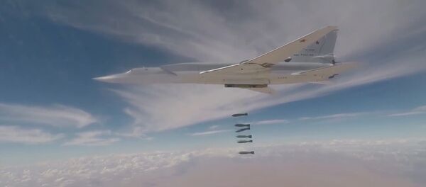 Минобороны опубликовало видео удара Ту-22М3 по террористам в Сирии Минобороны опубликовало видео удара Ту-22М3 по террористам в Сирии - Sputnik Южная Осетия