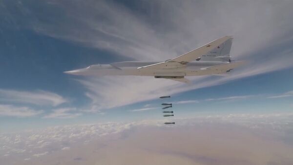 Минобороны опубликовало видео удара Ту-22М3 по террористам в Сирии - Sputnik Южная Осетия