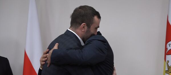 Встреча Гассиева в президентом Южной Осетии: Мурик волновался Встреча Гассиева в президентом Южной Осетии: Мурик волновался - Sputnik Южная Осетия