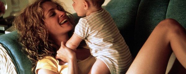 Мать с ребенком Мать с ребенком - Sputnik Южная Осетия