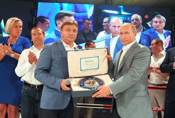 Президент РФ В.Путин и премьер-министр РФ Д.Медведев посетили турнир по боевому самбо в Сочи - Sputnik Южная Осетия