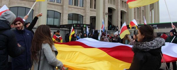 В День народного единства в столице вновь развернули осетинский флаг В День народного единства в столице вновь развернули осетинский флаг - Sputnik Южная Осетия