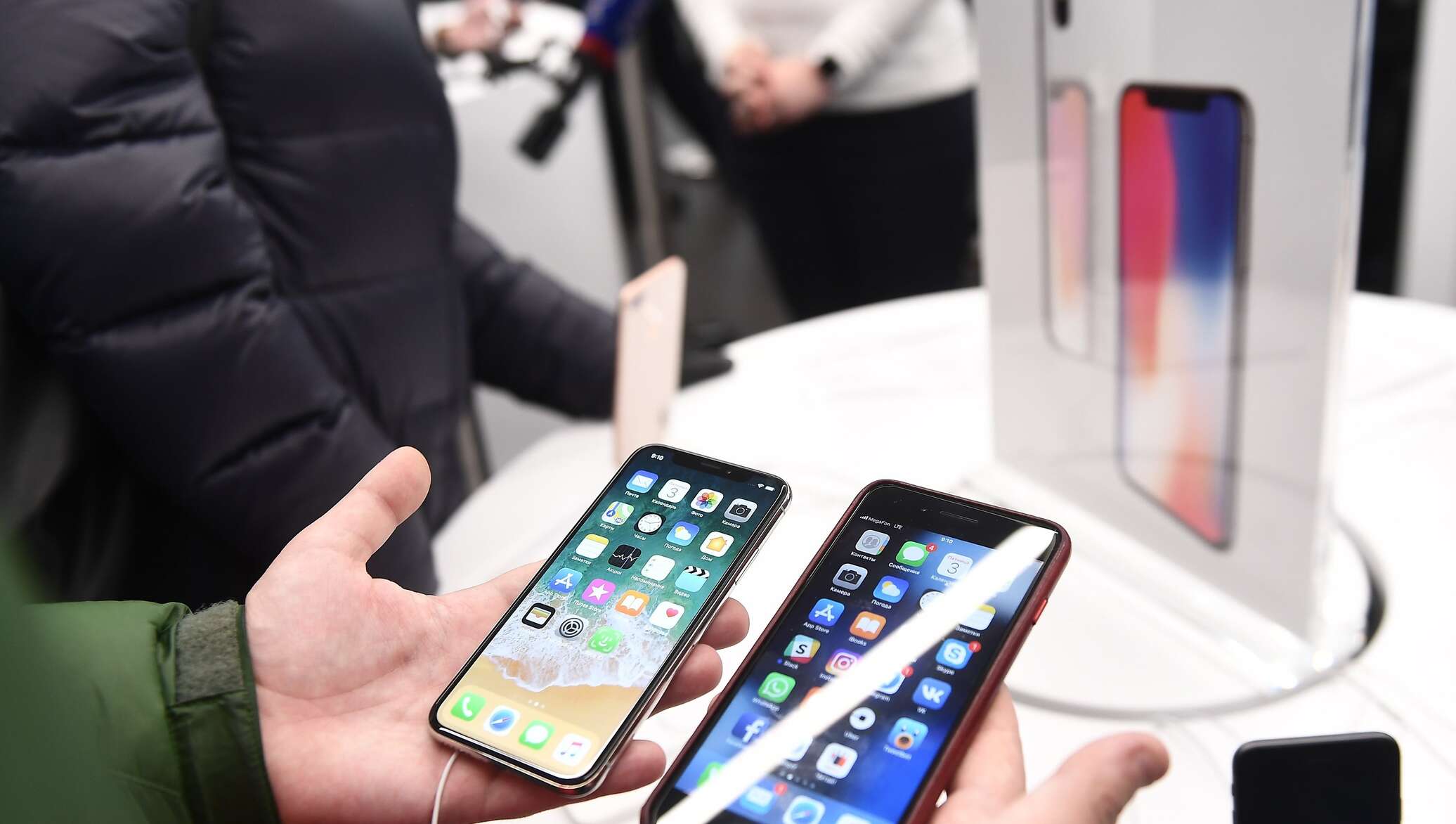 IPhone X рухнул в цене в России на 10 тысяч рублей‍ - 11.12.2017, Sputnik  Южная Осетия