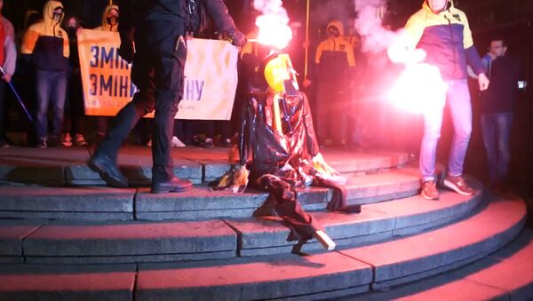 Годовщина революции по-украински, или Зачем в Киеве жгли чучело Ленина - Sputnik Южная Осетия
