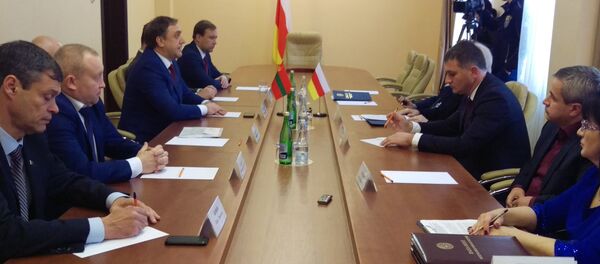 Встреча делегации ПМР с депутатами парламента Южной Осетии Встреча делегации ПМР с депутатами парламента Южной Осетии - Sputnik Южная Осетия