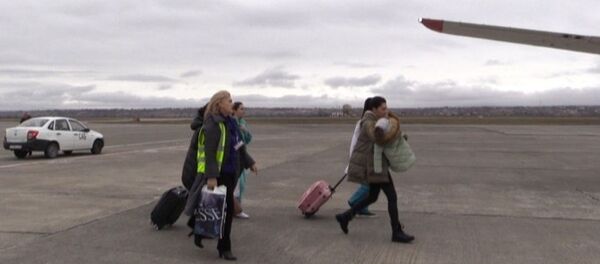 Трехлетняя девочка из Северной Осетии спецбортом МЧС России доставлена из Владикавказа в Тюмень Трехлетняя девочка из Северной Осетии спецбортом МЧС России доставлена из Владикавказа в Тюмень - Sputnik Южная Осетия