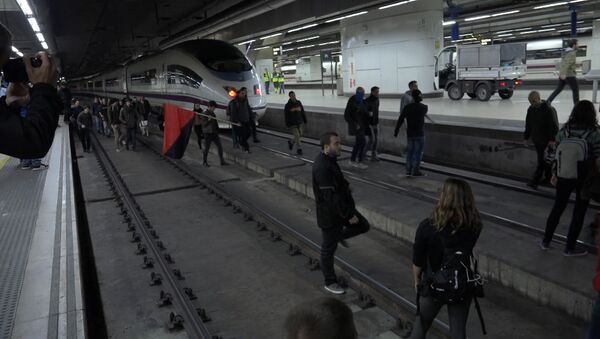 В Барселоне протестующие заблокировали железнодорожную станцию - Sputnik Южная Осетия