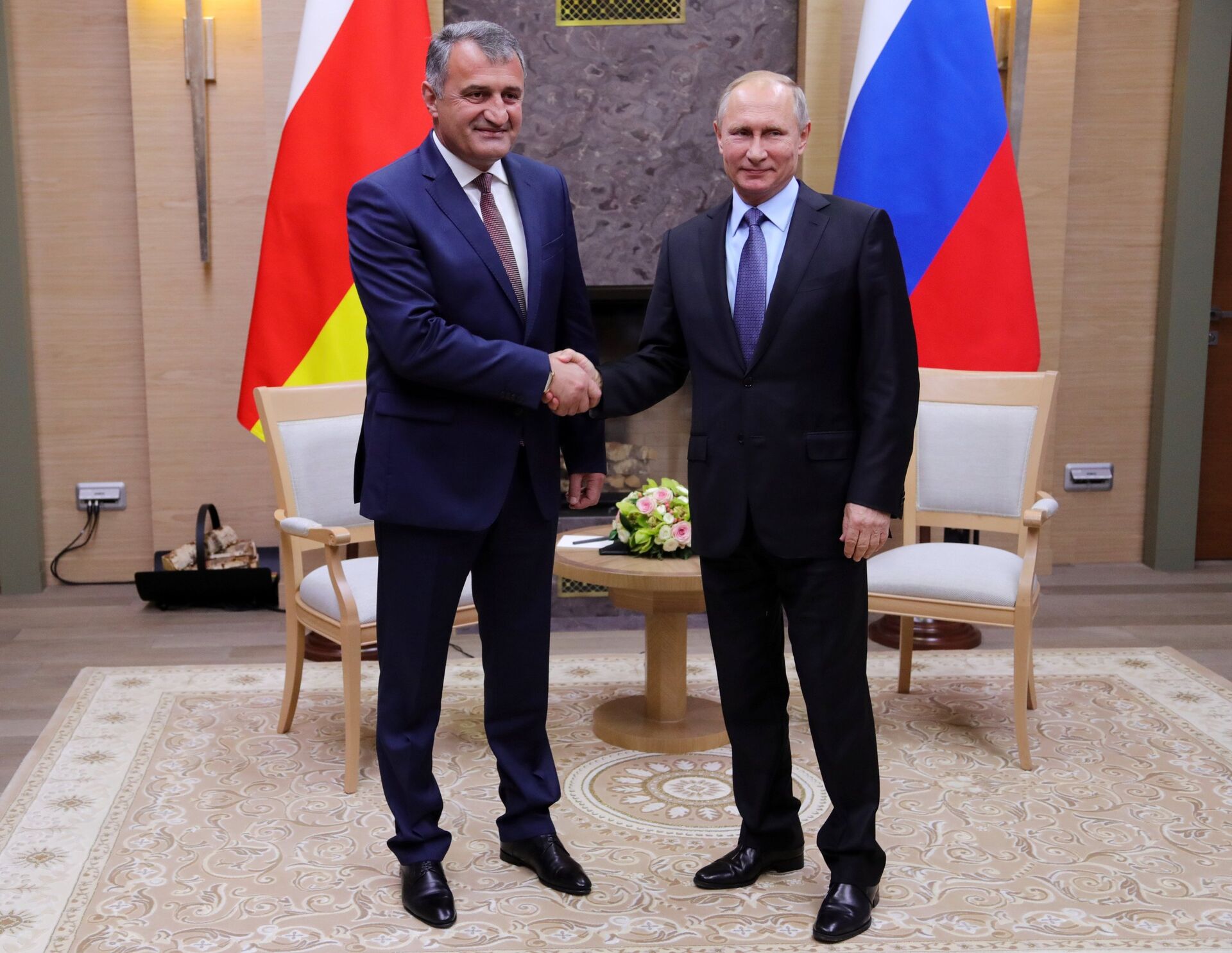Президент РФ В. Путин встретился с президентом Южной Осетии А. Бибиловым - Sputnik Южная Осетия, 1920, 06.02.2022