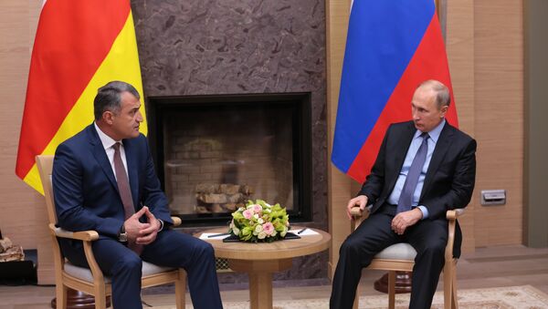 Президент РФ В. Путин встретился с президентом Южной Осетии А. Бибиловым - Sputnik Южная Осетия