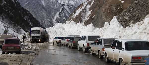 Расчистка снежных завалов на Транскавказской автомагистрали - Sputnik Южная Осетия