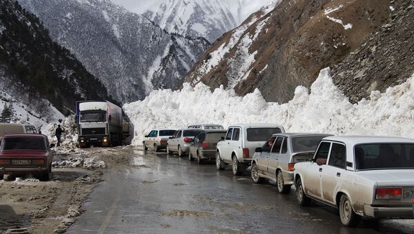 Расчистка снежных завалов на Транскавказской автомагистрали - Sputnik Южная Осетия