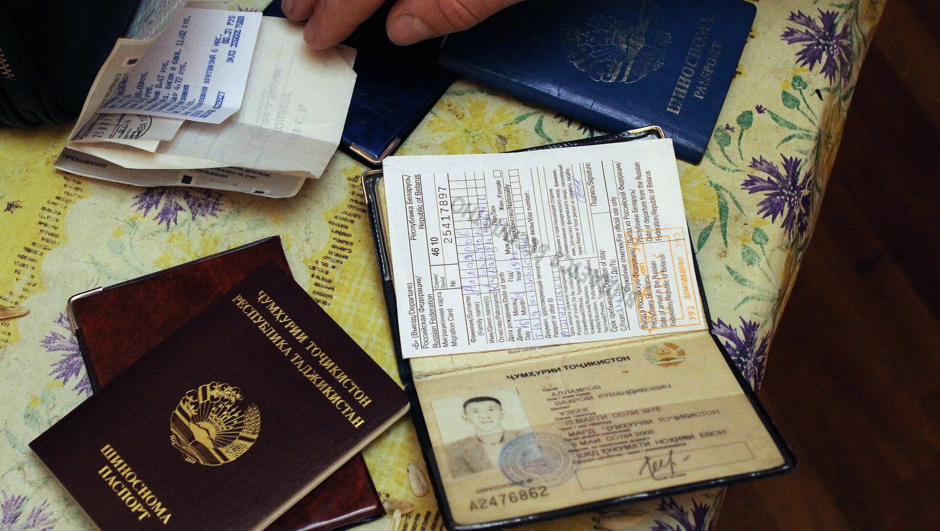 Паспортный владикавказ телефон. Гражданин Таджикистана.
