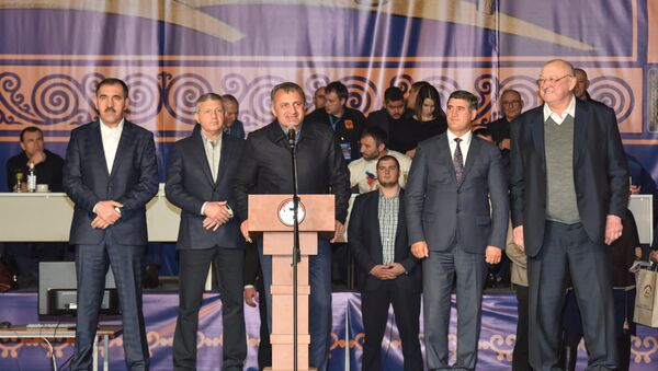 Президент Южной Осетии Анатолий Бибилов выступил с речью на Международном турнире по вольной борьбе Аланы - Sputnik Хуссар Ирыстон