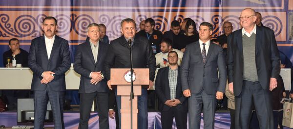 Президент Южной Осетии Анатолий Бибилов выступил с речью на Международном турнире по вольной борьбе Аланы - Sputnik Хуссар Ирыстон