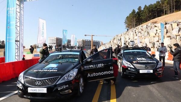 Беспилотные машины состязались в гонках на шоу в Южной Корее - Sputnik Южная Осетия