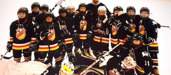 Юные хоккеисты из Владикавказа одержали очередные победы - Sputnik Южная Осетия