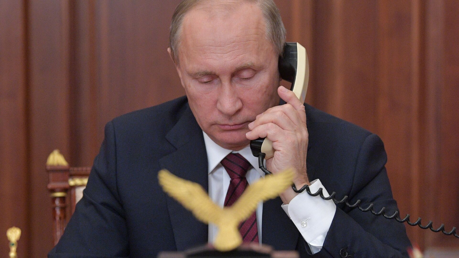 Президент РФ В. Путин провел телефонный разговор с главами ДНР А. Захарченко и ЛНР И. Плотницким - Sputnik Южная Осетия, 1920, 02.12.2022
