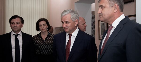 Президенты посетили музей Боевой Славы имени Владислава Ардзинба Президенты посетили музей Боевой Славы имени Владислава Ардзинба - Sputnik Южная Осетия