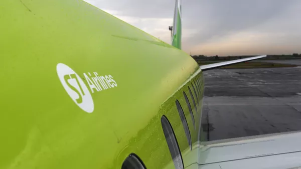 Самолет Embraer 170-LR авиакомпании S-7 в Новосибирске - Sputnik Южная Осетия