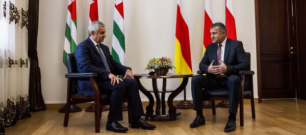 Приезд Рауля Хаджимба в Южную Осетию Приезд Рауля Хаджимба в Южную Осетию - Sputnik Южная Осетия