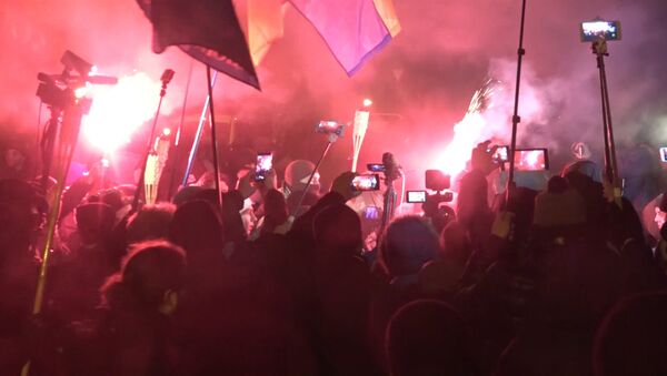 Участники евромайдана провели в Киеве факельное шествие - Sputnik Южная Осетия