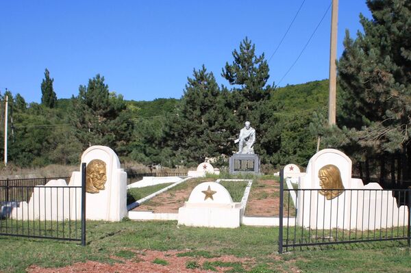 Мемориальный комплекс в селе Аунеу - Sputnik Южная Осетия