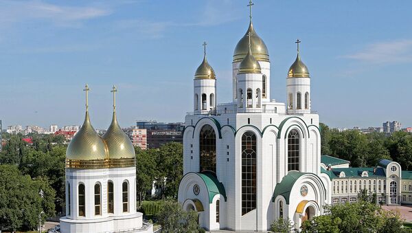 Собор Христа Спасителя (на заднем плане) и Церковь Петра и Февронии  - Sputnik Южная Осетия