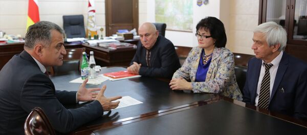 Анатолий Бибилов: Южная Осетия готова отстаивать интересы жителей и выходцев Тырсыгома на всех возможных уровнях - Sputnik Южная Осетия