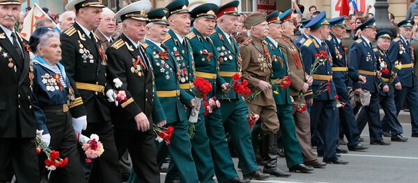 Марш ветеранов ВОВ на Невском проспекте в Санкт-Петербурге Марш ветеранов ВОВ на Невском проспекте в Санкт-Петербурге - Sputnik Южная Осетия