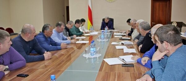 Совещание премьер-министра РЮО с представителями подрядных организаций - Sputnik Южная Осетия