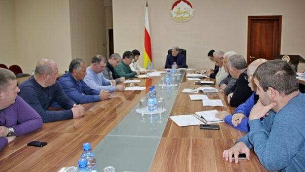 Совещание премьер-министра РЮО с представителями подрядных организаций - Sputnik Южная Осетия