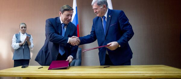 Подписание договора на заседании межправ комиссии Подписание договора на заседании межправ комиссии - Sputnik Южная Осетия
