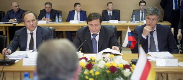 Подписание договора на заседании межправ комиссии Подписание договора на заседании межправ комиссии - Sputnik Южная Осетия