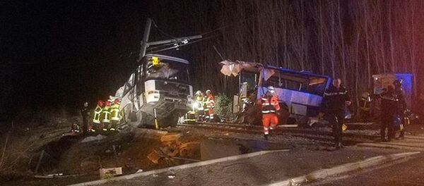 поезд столкнулся со школьным автобусом - Sputnik Южная Осетия