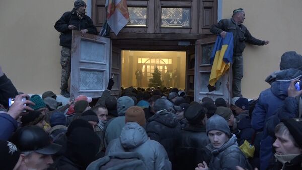 Сторонники Саакашвили попытались захватить Октябрьский дворец в Киеве - Sputnik Южная Осетия