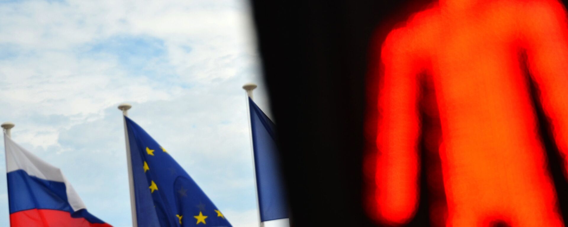 Флаги России, ЕС и Франции - Sputnik Южная Осетия, 1920, 19.10.2025