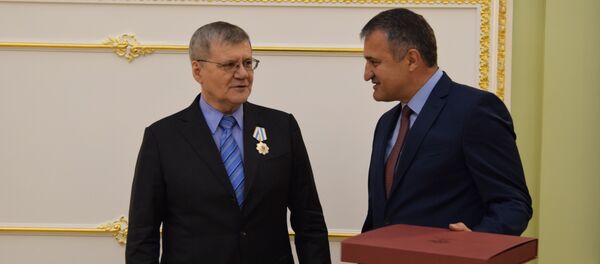 Хуссар Ирыстоны президент фембæлд Уæрæсейы генпрокурор Юрий Чайкаимæ Хуссар Ирыстоны президент фембæлд Уæрæсейы генпрокурор Юрий Чайкаимæ - Sputnik Хуссар Ирыстон