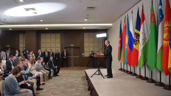 Президент РФ Владимир Путин на пресс-конференции по итогам заседания Совета глав государств СНГ - Sputnik Южная Осетия