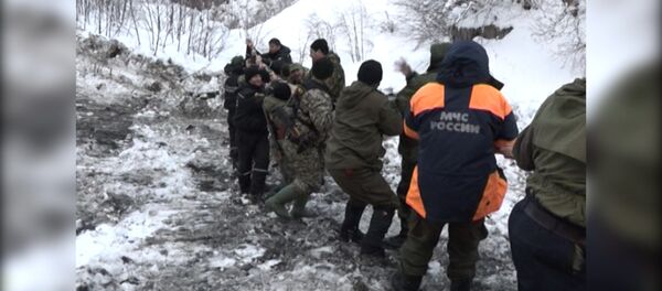 Бибилов и ребята: как чинили ЛЭП в Дзомагском ущелье Бибилов и ребята: как чинили ЛЭП в Дзомагском ущелье - Sputnik Южная Осетия