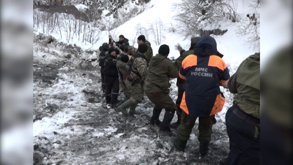 Бибилов и ребята: как чинили ЛЭП в Дзомагском ущелье - Sputnik Южная Осетия