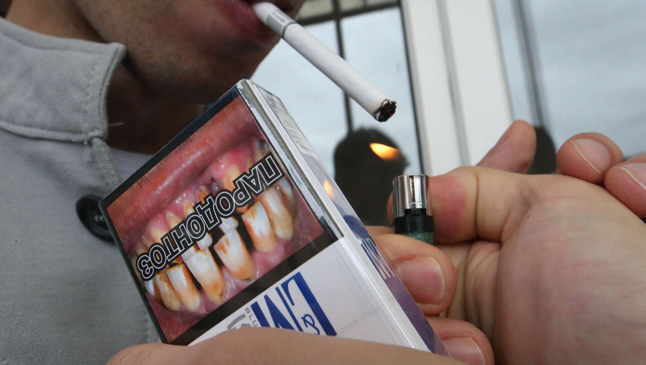 Надписи на пачках сигарет. Страшные картинки на пачках сигарет. Со на пачках сигарет. Со на пачках сигарет. Пачка сигарет фото.