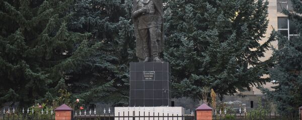 Памятник Айдарову Знауру Знаурбеговичу в поселке Знаур Памятник Айдарову Знауру Знаурбеговичу в поселке Знаур - Sputnik Южная Осетия