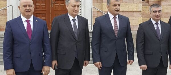 Анатолий Бибилов вместе с членами официальной делегации Южной Осетии приняли участие в Праздничной Литургии - Sputnik Южная Осетия