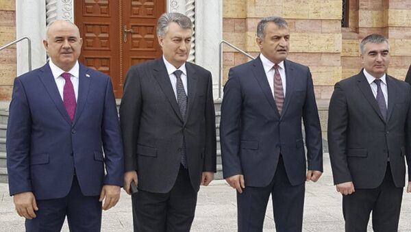 Анатолий Бибилов вместе с членами официальной делегации Южной Осетии приняли участие в Праздничной Литургии - Sputnik Южная Осетия