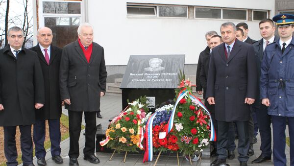 Президент Южной Осетии возложил венок к памятнику Виталию Чуркину - Sputnik Южная Осетия