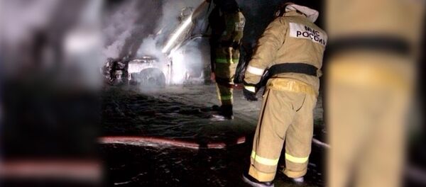 Около 23:00 на трассе Дигора /Дур-Дур загорелся автомобиль Около 23:00 на трассе Дигора /Дур-Дур загорелся автомобиль - Sputnik Южная Осетия